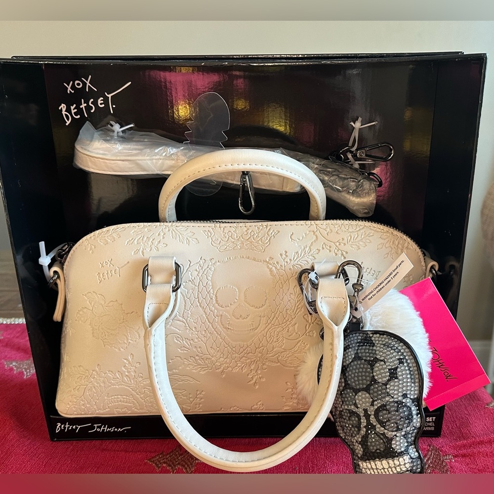NIB Betsey Johnson Chalk XOGema‎ Skull satchel set
